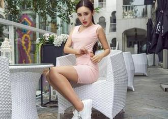 爱丝，来啦！束缚少女在高清图库中温柔“捆绑”我的视线，哈哈。