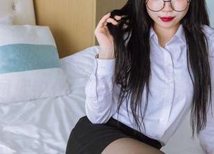 BoBoSocks袜啵啵 – 小米的白色小腿袜：在图库中偶然发现的高清袜子哲学