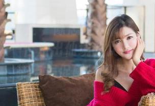 IMiss爱蜜社 – 陈思琪Art在她的纯白写真中，像一位走出仙境的女神，不过稍微带点局促感，嘿嘿。