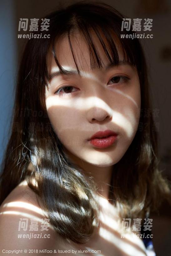 MiiTao蜜桃社-吴凯莉Kelly MiiTao蜜桃社 - 吴凯莉Kelly全套泳衣图,真的有人能在沙滩上保持优雅吗?细节真心很难hold住。