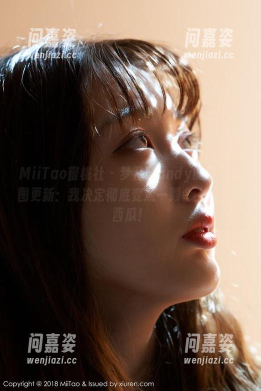 MiiTao蜜桃社-梦乃Mandy MiiTao蜜桃社 - 梦乃Mandy的夏日套图更新:我决定彻底变成一颗令人垂涎的西瓜!