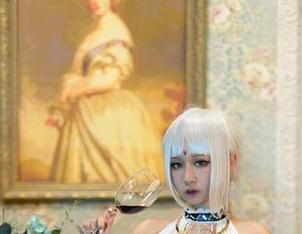 在PAKI草莓酱的视角下，柴郡竟然可以拍出如此美图，羡慕得不行。