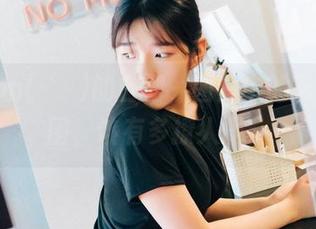 Sonson(손손)的白裙，图片中的无圣光氛围，该有多撩人啊。
