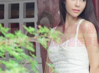 UGirls尤果网 – 于梓馨教室的潜规则：见到美图课堂就放我们加倍早退！
