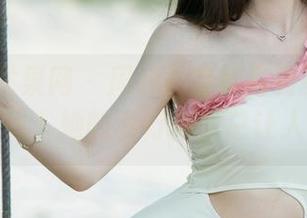 UGirls尤果网 – 周妍希空姐写真更新：短裙和高跟，她的飞行高度总让人窒息。