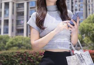 Xiuren秀人网 – 福利别忘了！南初妹妹的纯白图包让人眼睛一亮，难道“白”可以还是一种风格？