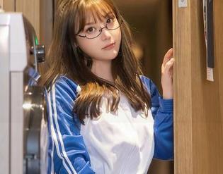 Xiuren秀人网 – 林子遥的女友，图库里的甜蜜悸动
