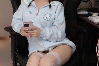 Xiuren秀人网 – 草莓zz的自拍应该有个专属展览，作品下载也太好看了吧。