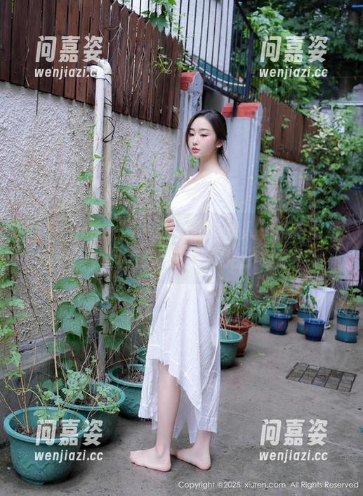 Xiuren秀人网-邹晶晶 Xiuren秀人网 - 邹晶晶“双人”私拍图包,诶,我怎么变成了摆拍小模特?