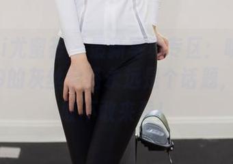 YouMi尤蜜荟 – 最新写真专区：听说lingyu69的灰丝穿搭永远是个话题，就问你敢不敢来看！