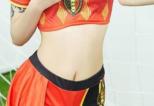 YouMi尤蜜荟 – 最新写真！在那个天台上，“合法萝莉”教我怎么优雅地挂衣服