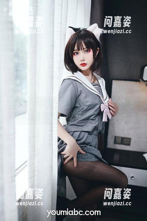 YouMi尤蜜荟 - 短裤在身，周波儿的新作品集照亮你的眼：总有惊喜在等着你。