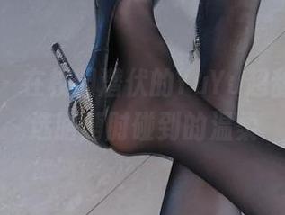 微密圈 – 在校园潜伏的YuYu超甜丫，精选胳膊肘碰到的温柔
