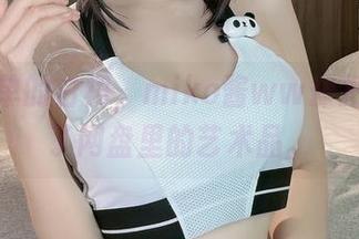 一条简单的白裙，miko酱ww却把它穿成了网盘里的艺术品。