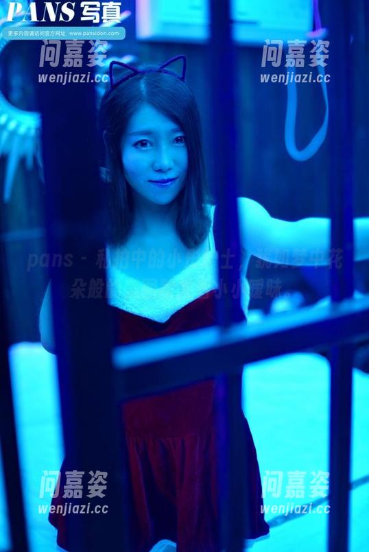 pans - 私拍中的小彤护士，犹如梦中花朵般的美图散发着小小暧昧。