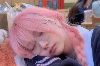 精选美图：Wendy的泳衣，真心希望能把这波吸引力分享给未来的自我。