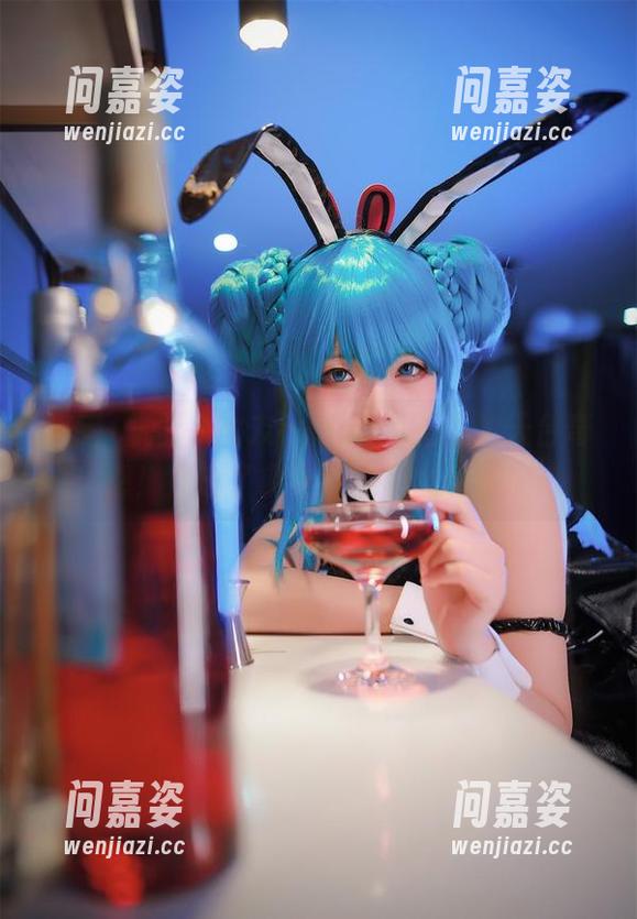 猫猫+机器人女友=yuuhui玉汇的天台奇想！别忘了拿走原图和图包哦！