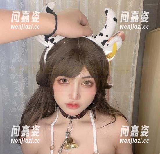 一笑芳香沁羞羞答答的黑兽克洛伊图册，暗示我今天不适合打开