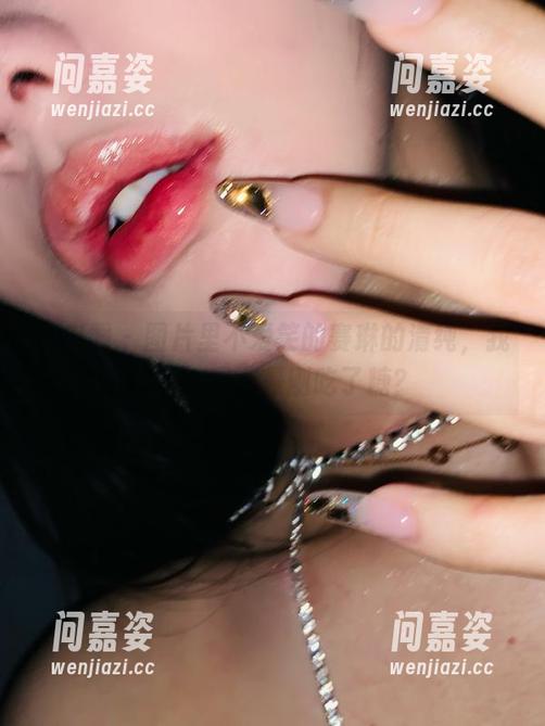 微密圈 - 图片里不爱笑的赛琳的清纯，我在想她是不是刚吃了糖？