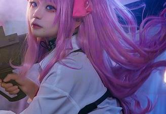 真没想到！伊喵君_Nya最新写真集把妃咲和蔚蓝档案结合，竟然完成了不可思议的化学反应！