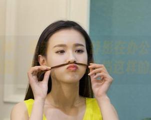 克拉女神 – 最新图包：舒彤在办公室的浮夸穿搭，真的，谁能抵挡这样的撩？