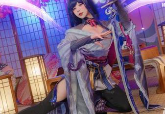 套图中的咬一口兔娘，电车惊魂和期待，咋觉得还不错呢？
