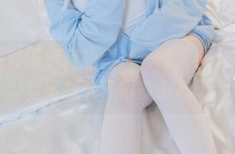 明明是甘雨魅魔的图片，咬人小小兔却在里面抛下了很多小心思