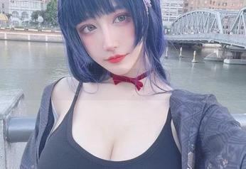 如果啾小妍Deer的泳池图包更新能说话，估计会说“我承受不住”。