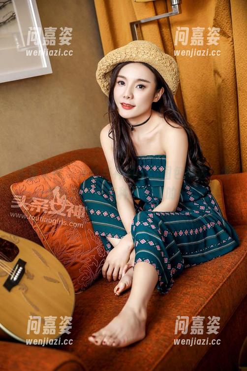 头条女神 - 灰丝与神琦泽步图包精选，纯粹吸引，总有种说不出的好！