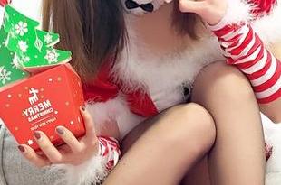 看！又是小女巫露娜的秘书装写真！更新了，真没想到这么会挑。