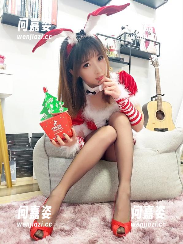 看！又是小女巫露娜的秘书装写真！更新了，真没想到这么会挑。