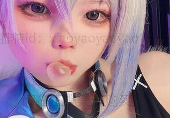 在小瑶幺幺的琳妮特精选作品集里，每一张都是一次轻轻的叹息