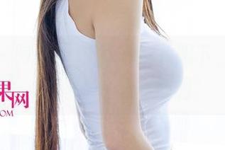 尤果网 – 阿依努尔瓦娅的礼服下，私房里的美图一点不低调