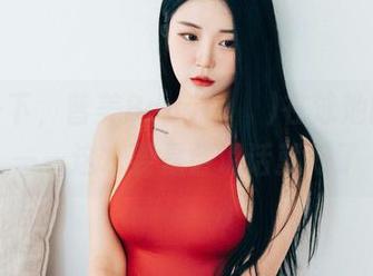 想象一下，普美Bomi(보미)在泳池的原图——这水要是会说话就好了