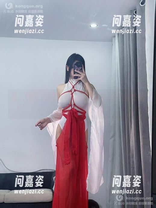 哇，图包里的舰长泳装，末夜787竟然给我送了惊喜！