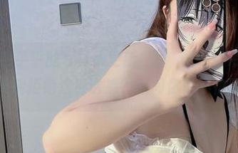 微密圈 – 热乎乎的写真集更新，桃沢樱呀穿吊带红丝袜，谁能拒绝这种诱惑？就问你怕不怕呢。