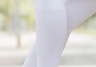 森萝财团 – 不看会后悔的更新！小香的室内K白丝少女图包，各种细节让人流连忘返。