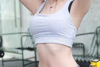 模范学院 – 思淇Sukiiii的写真：就算是天使，也得设置一下人设吧？
