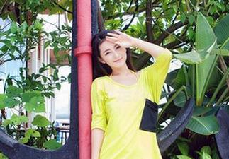 爱蜜社 – 杨紫嫣，海边写真的大美女，随便一张都是挂历命