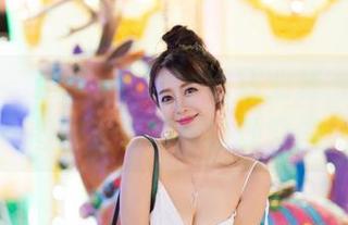 爱蜜社 – 赵小米Kitty的职业装——她在图库里游刃有余地穿梭