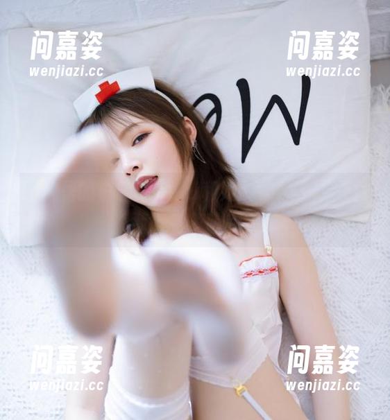 图片里的白露Bululu和她的棉袜，哎呀，那得有多暖和！