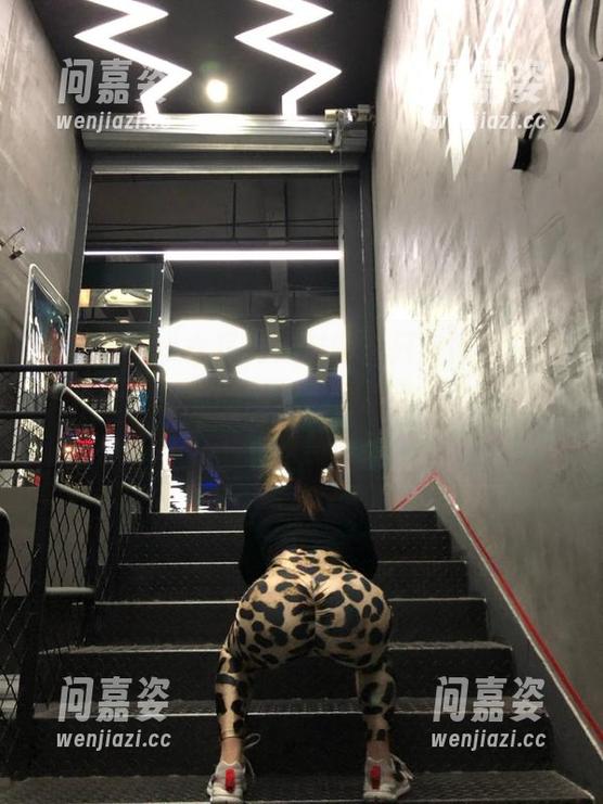 禅雨儿Lynne 微密圈 - 少女写真?对啦,只有禅雨儿Lynne能把简单的照片玩得这么复杂,用资源拼拼图吧!