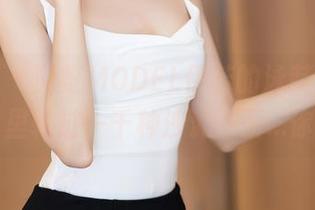 秀人网 – 浏览MODEL伊若的泳装图集，脑子里转过一千种沙滩画面…你懂的