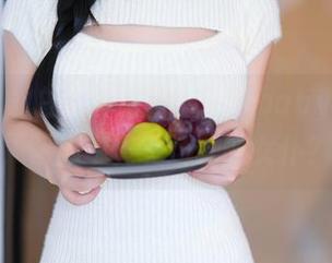 秀人网 – 白色围裙搭配七米baby的演绎，图库中竟有这样的女仆？