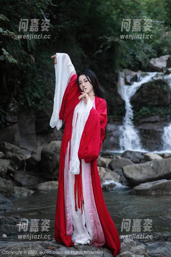 秀人网 - 消失在水蒸气中，噜噜妞儿的浴室探戈——来份原图和图集的双份惊喜