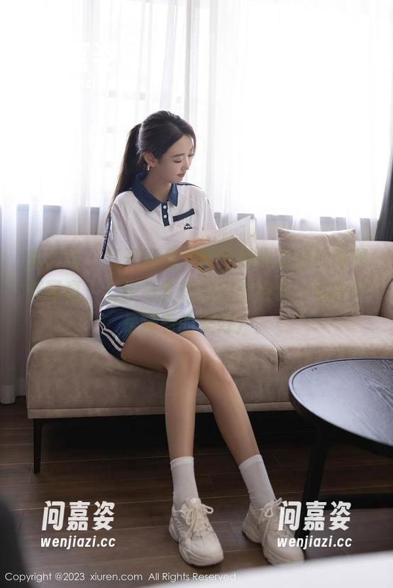 秀人网-杨晨晨 秀人网 - 打开网盘,重温杨晨晨的性感秘书写真,工作与梦想的完美结合(也许只是睡着的美好)。