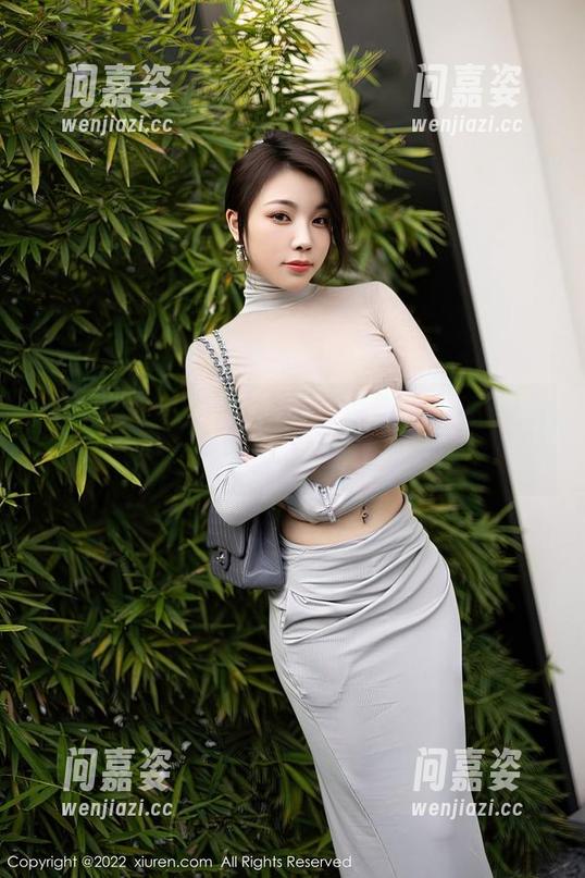 秀人网 - 果儿Victoria的灰丝美图像风扇一样，想多转几圈作为壁纸！