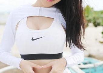 美媛馆 – 唐琪儿说：人生苦短，为什么不分享个图包？这紧身牛仔裤就是最好舔屏材料！