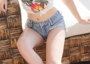 美媛馆 – 这也是李李七七喜喜的套装合集？看这组照片居然如此耐人寻味！