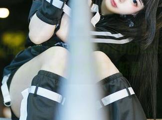 寒风中的一杯酒，落落Raku的cos！SuccubusBar没事一掂量！